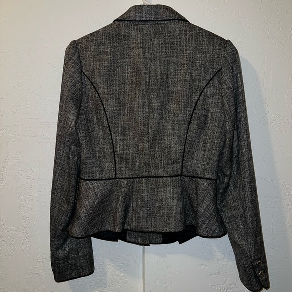 WHBM Flutter Blazer - Picture 3 of 9